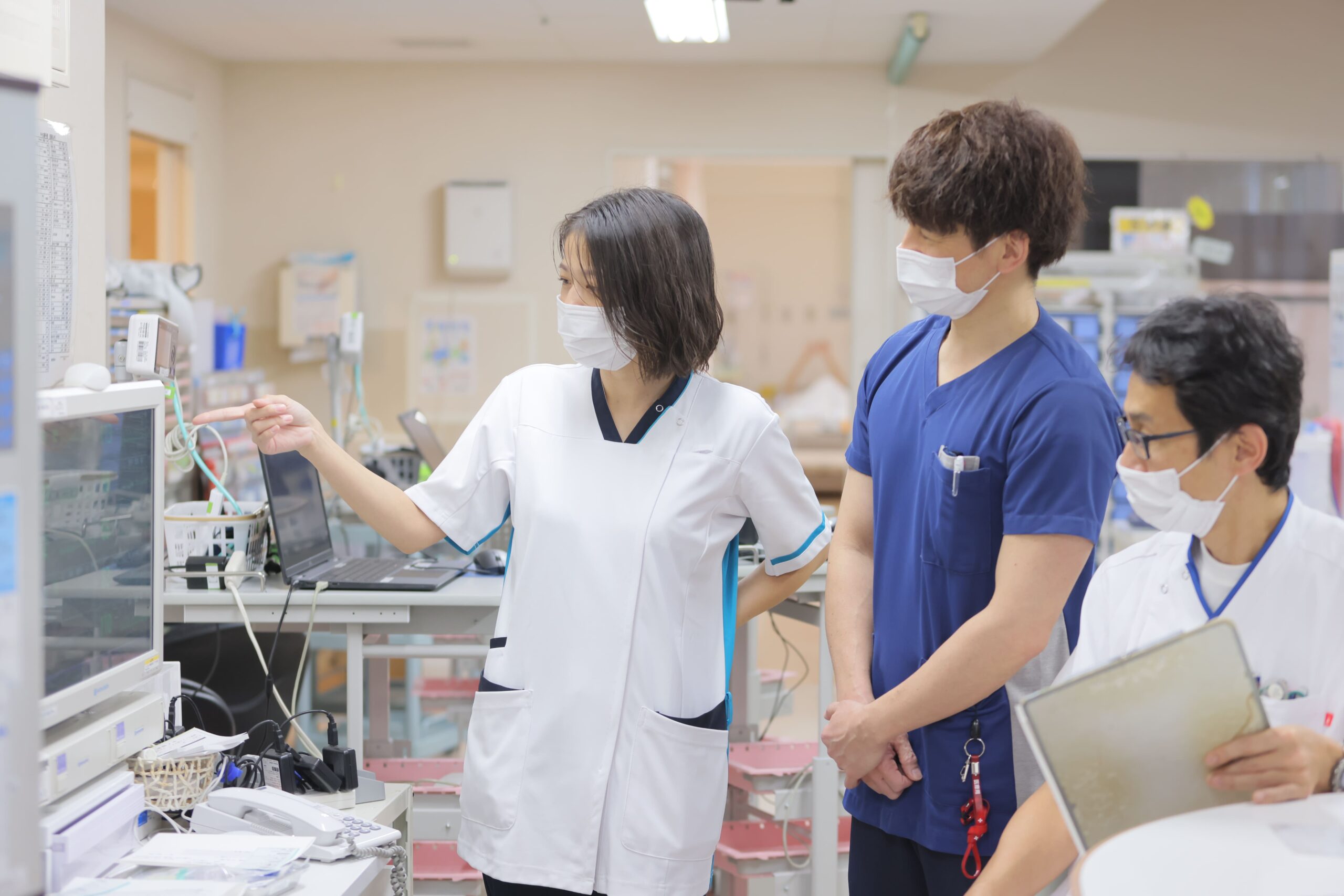 大阪府岸和田市にある三次救急医療機関・医療法人 徳洲会 岸和田徳洲会病院の病棟で働く看護師