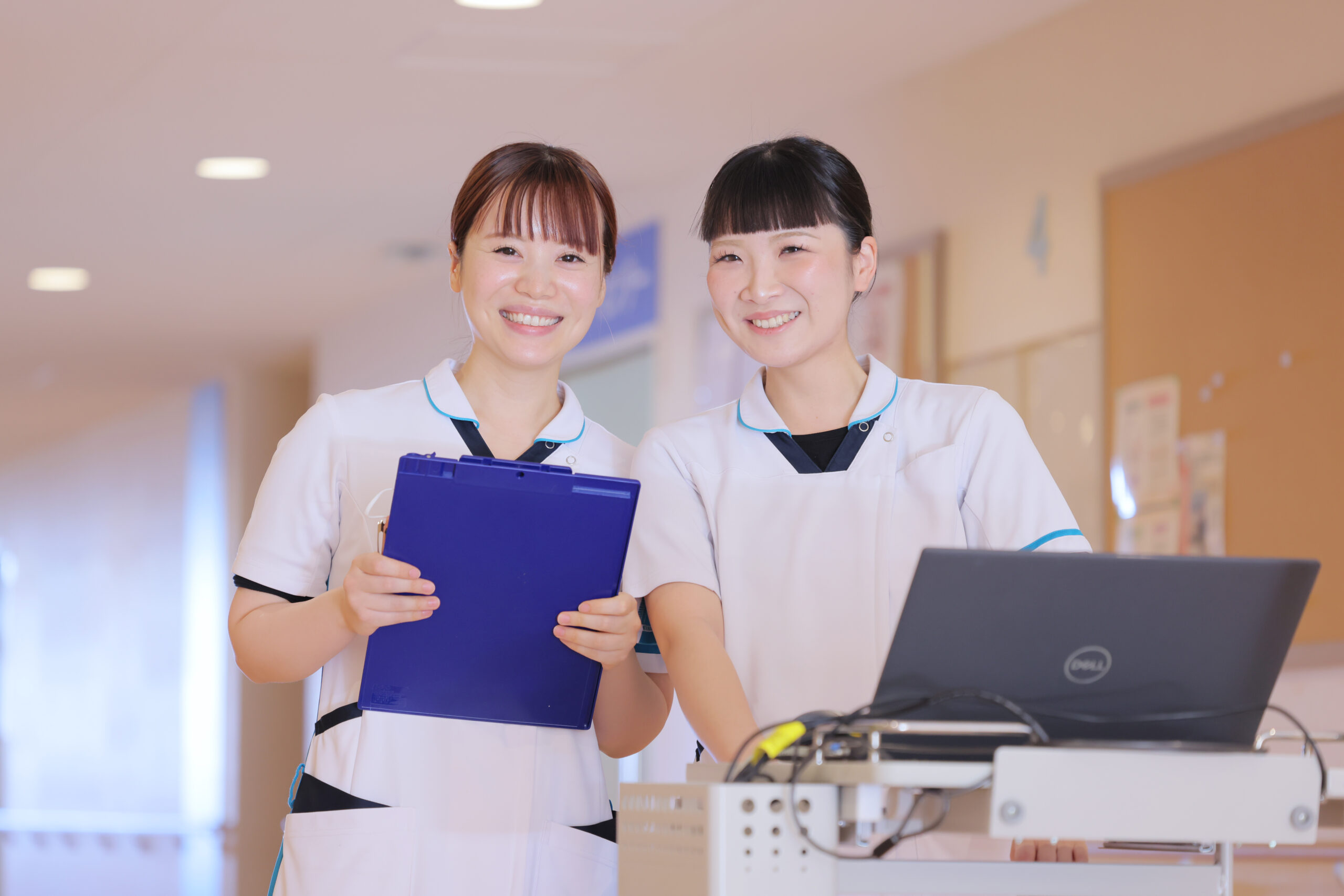 大阪府岸和田市にある三次救急病院・岸和田徳洲会病院の循環器内科病棟で働く看護師