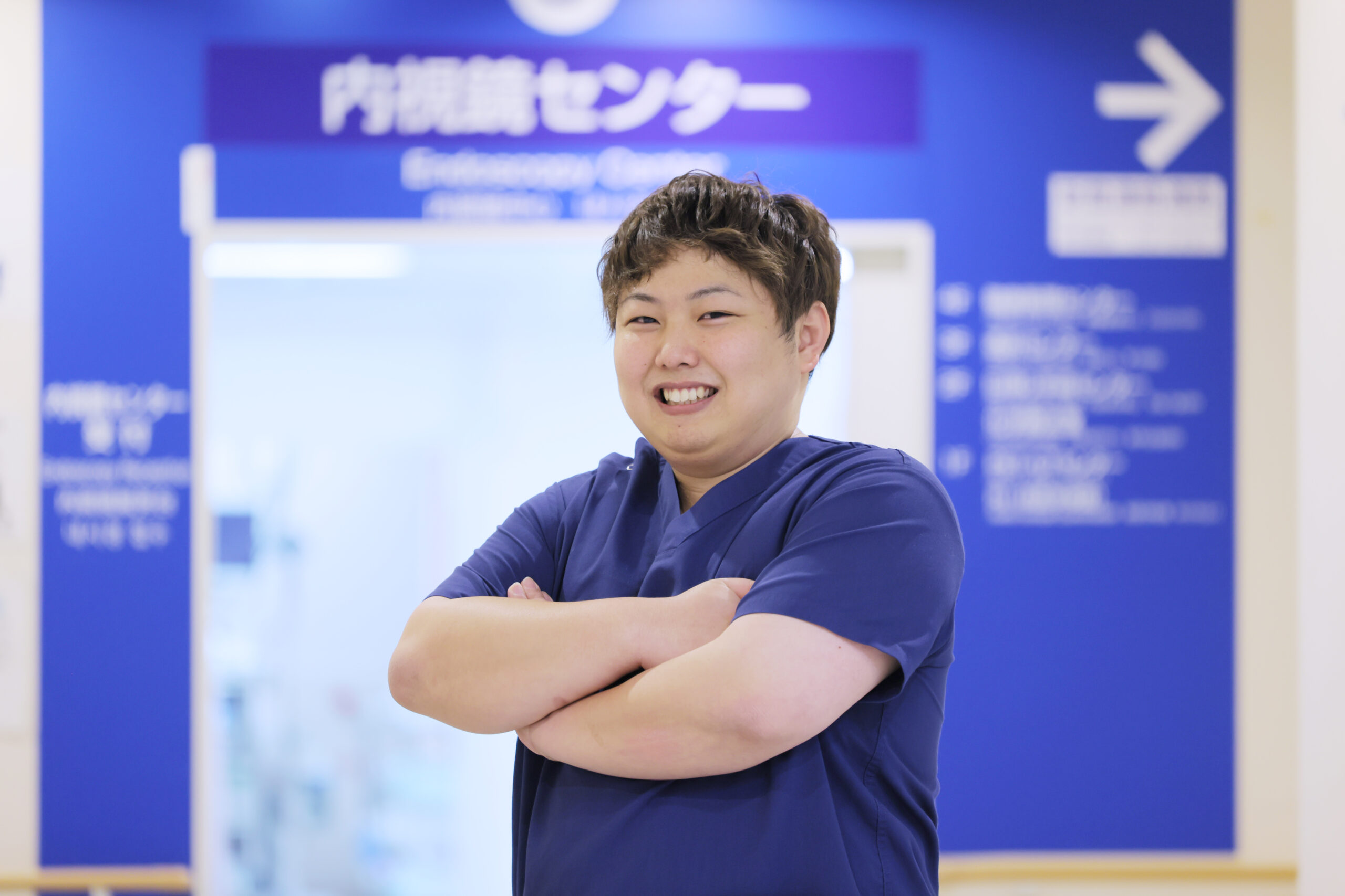 大阪府岸和田市にある三次救急病院・岸和田徳洲会病院の内視鏡センターで働く男性看護師
