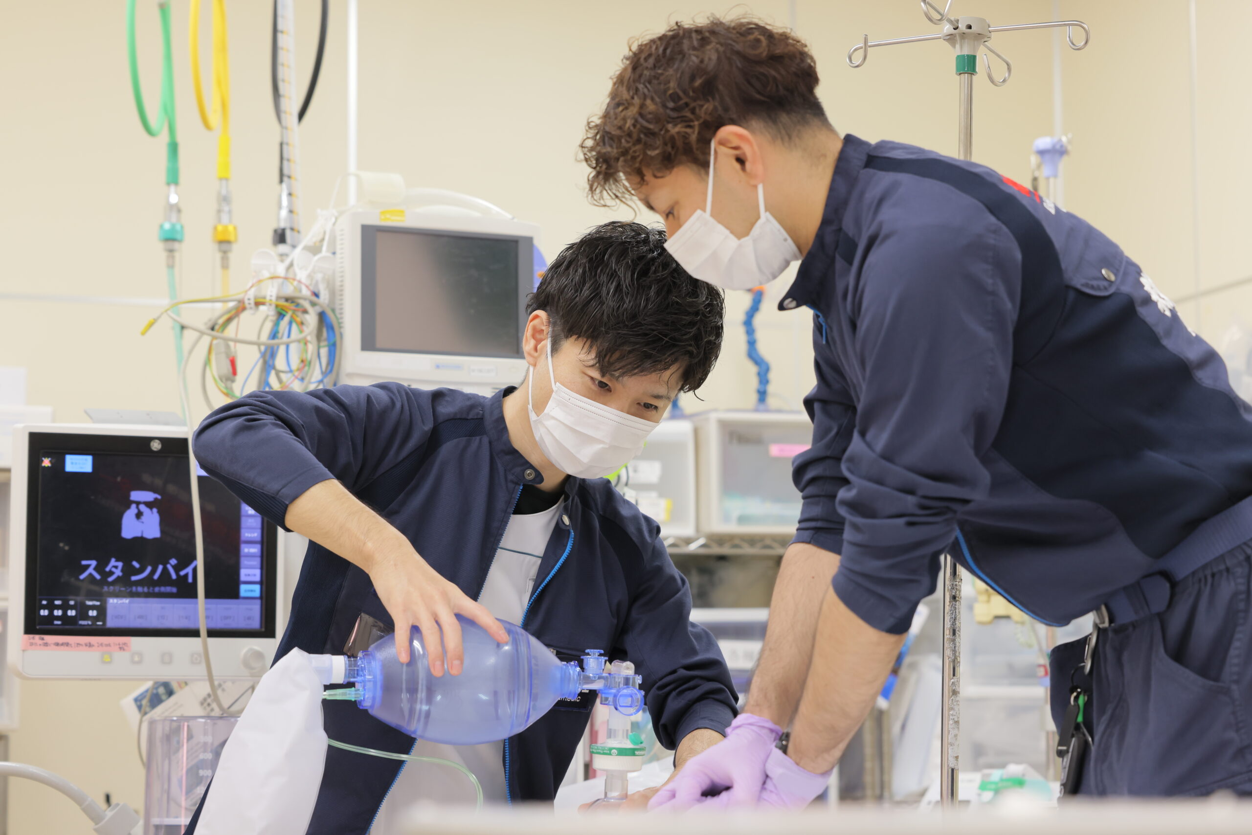 大阪府岸和田市にある三次救急医療機関・医療法人 徳洲会 岸和田徳洲会病院の救命救急センター（ER）で働く救急救命士