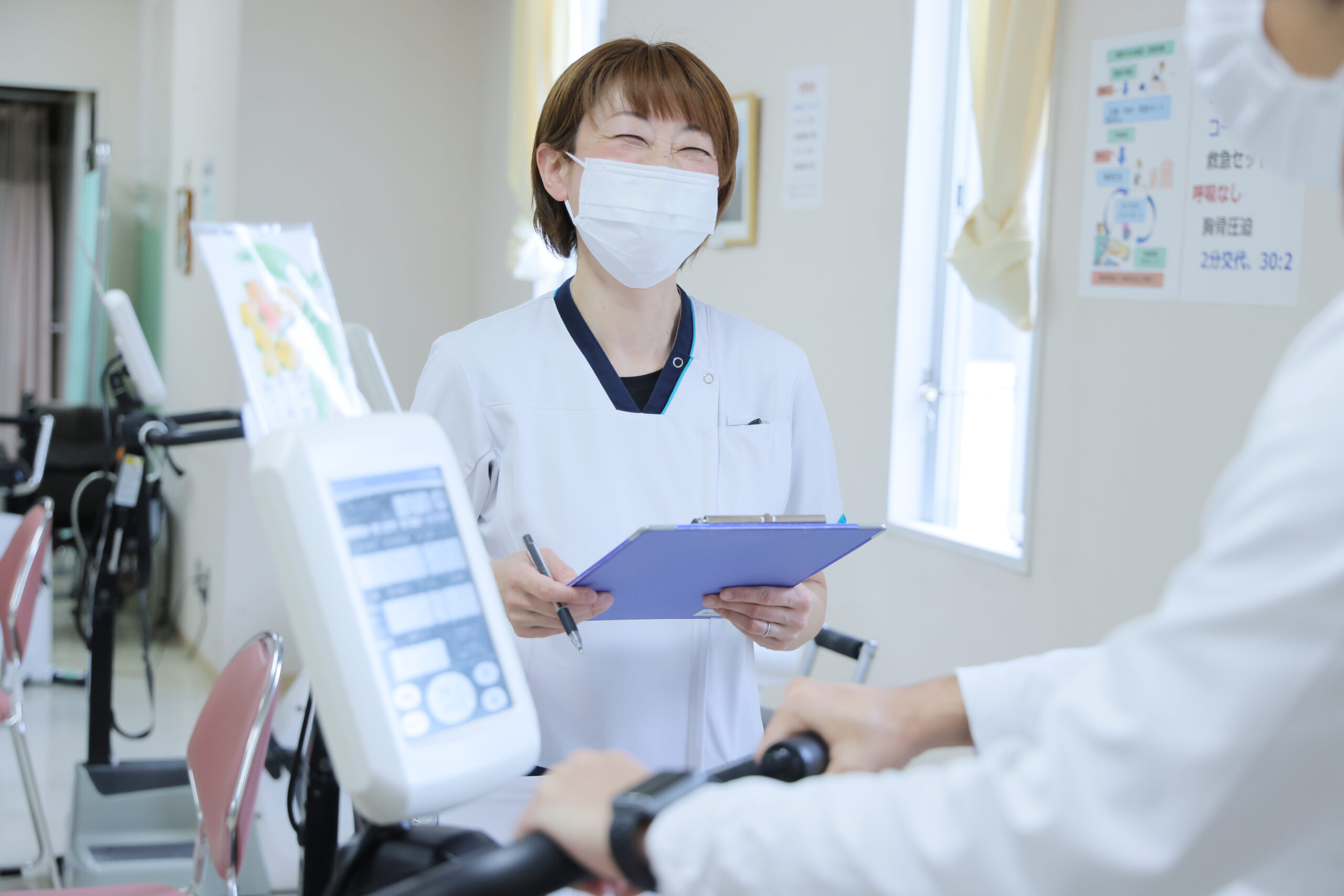 大阪府岸和田市にある三次救急病院・岸和田徳洲会病院の予約外来/心臓リハビリテーション室で働く看護師