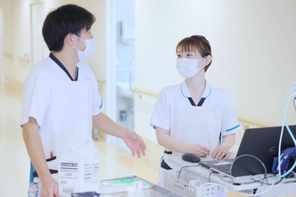 大阪府岸和田市にある三次救急医療機関・医療法人 徳洲会 岸和田徳洲会病院の心臓血管外科病棟で働く看護師