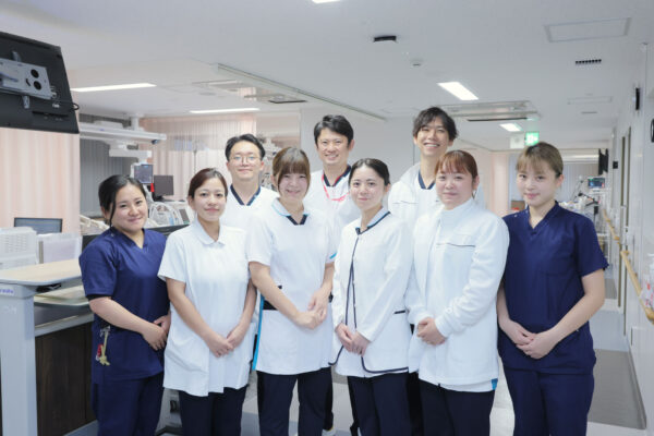 大阪府岸和田市にある三次救急医療機関・医療法人 徳洲会 岸和田徳洲会病院のECUで働く看護師たち