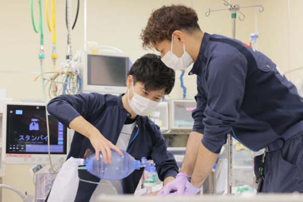 大阪府岸和田市にある三次救急医療機関・医療法人 徳洲会 岸和田徳洲会病院の救命救急センター（ER）で働く救急救命士